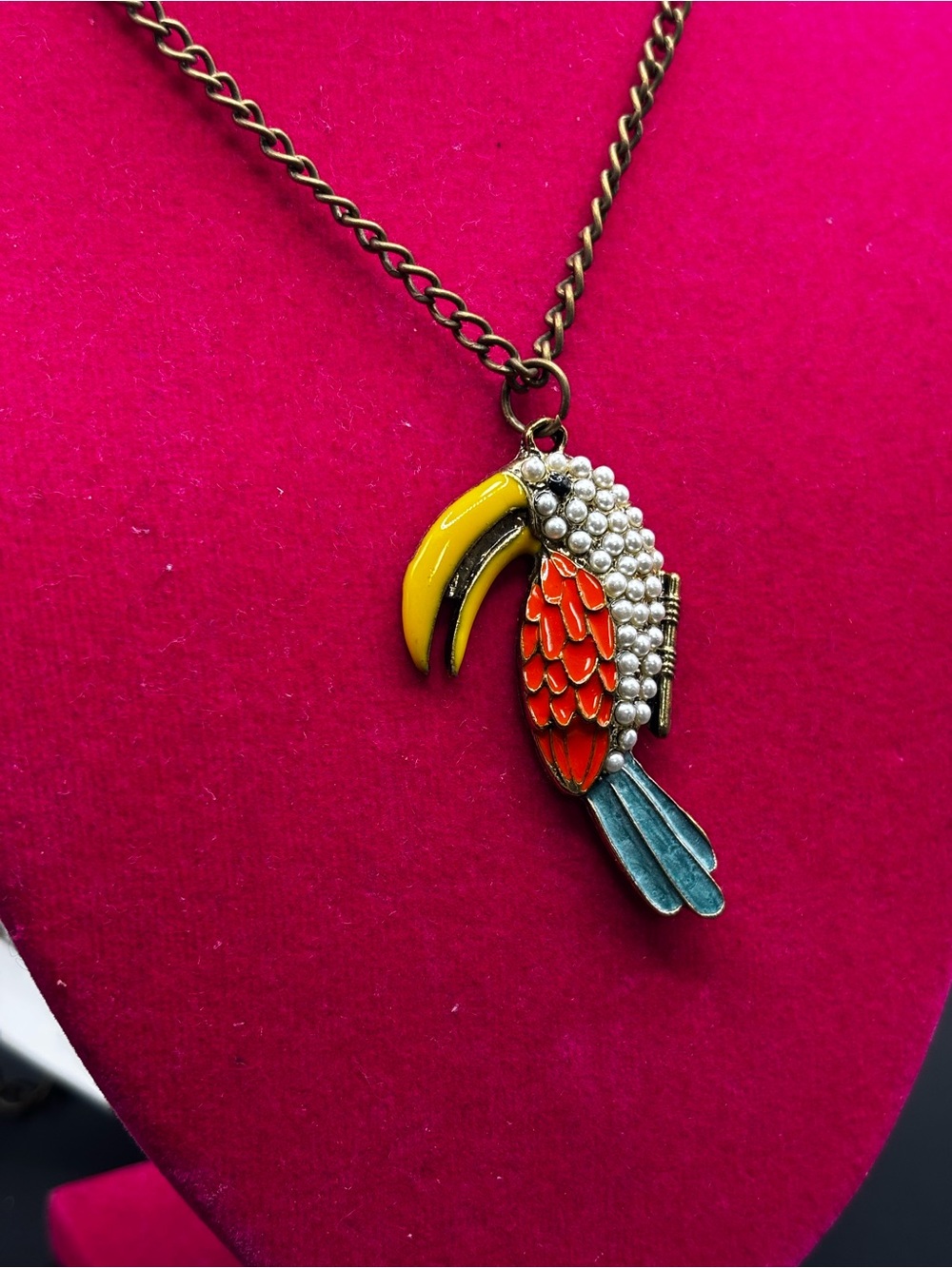NWT Colorful Toucan Pearl Pendant necklace 28” chain